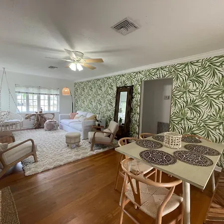 Hot Tub, Tiki Bar, Outdoor Shower, Near Intercoastal Waterway!